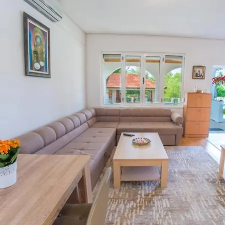 Nyaraló Zlatar Next To Buna River Blagaj