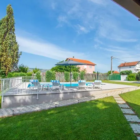 Zlatar Next To Buna River Nyaraló Blagaj